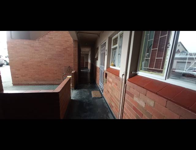 2.5 BEDROOM FLAT FOR SALE IN ESSENWOOD